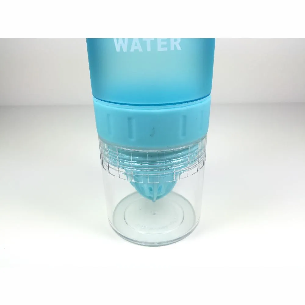 trinkflasche-blau-650ml-frucht-infusion-zitruspresse-isotonisch-tritan-bpa-frei-detail3.jpg