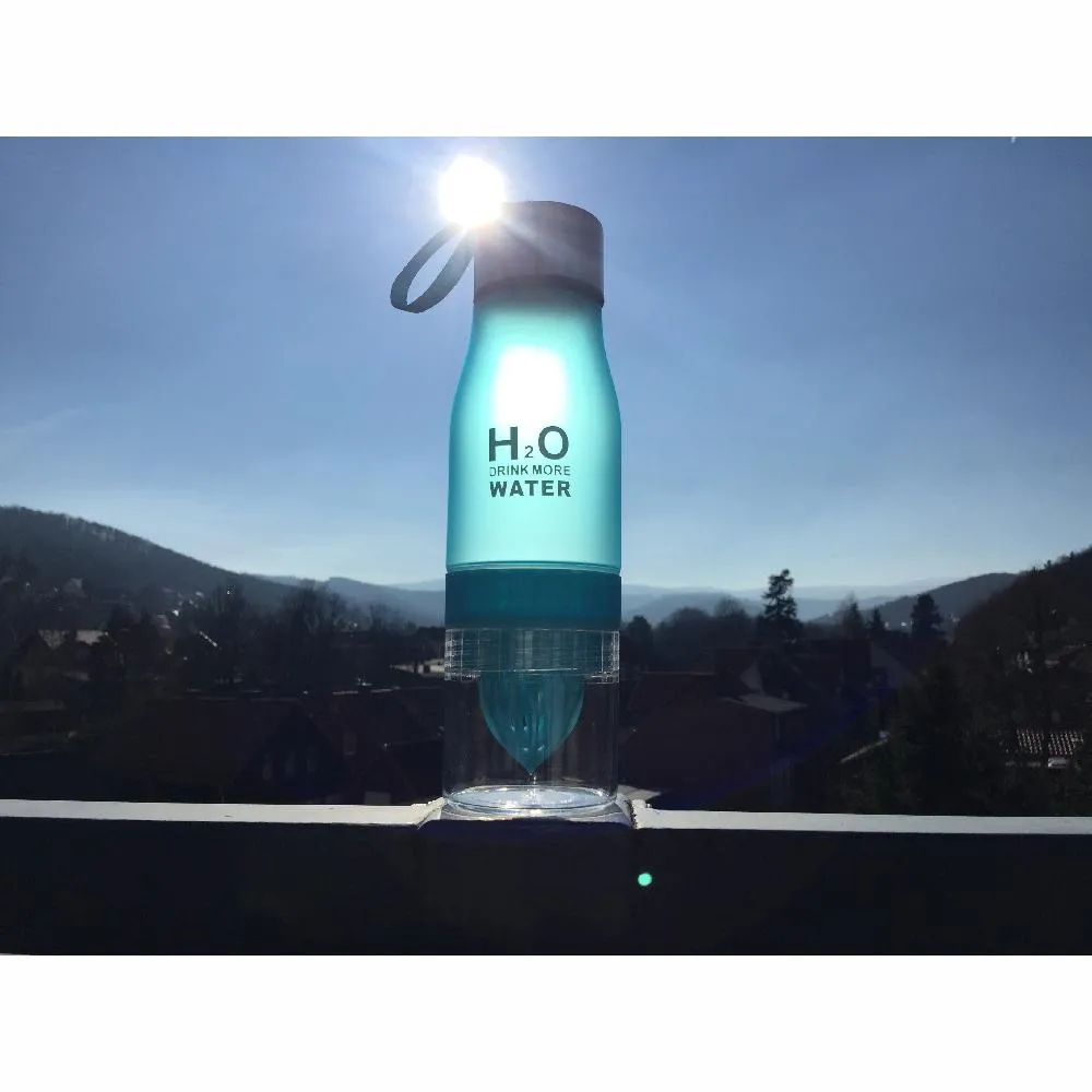 trinkflasche-blau-650ml-frucht-infusion-zitruspresse-isotonisch-tritan-bpa-frei-detail7.jpg