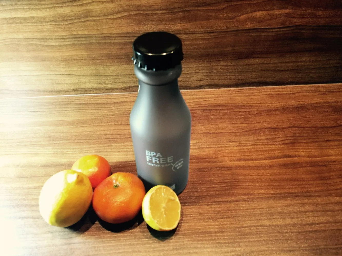 wasserflasche-bpa-frei-550ml-wasser-trinkflasche-sport-tritan-schwarz-detail4.jpg